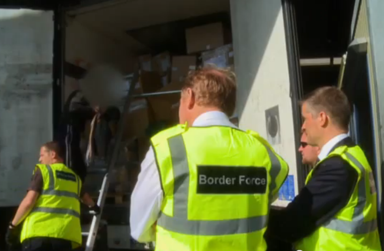 UK Border Force hunting asylum seekers in Calais