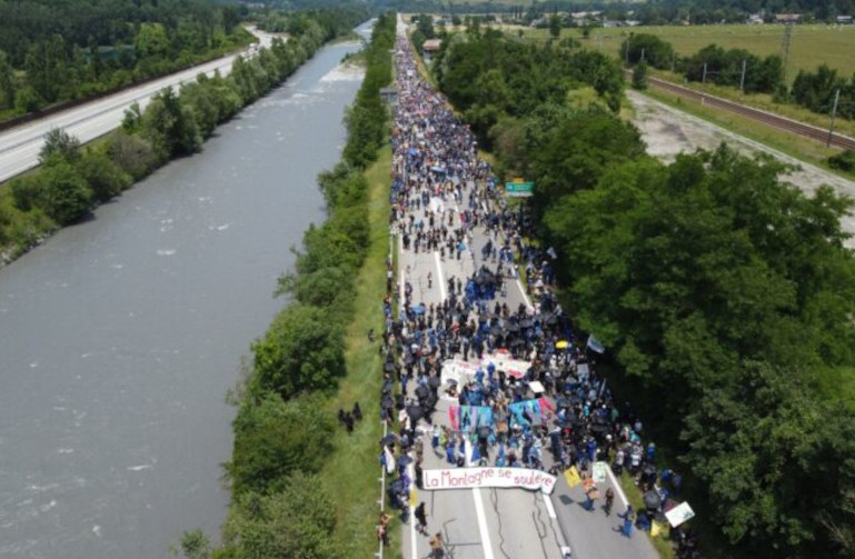 Soulevements de la terre protest