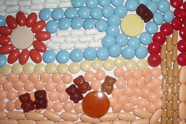 Multivitamins making a design like nature