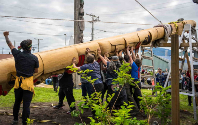 totem pole raising